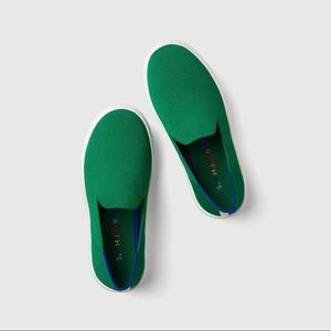 Rothy’s kids sneaker in Kelly Green.  Size 4